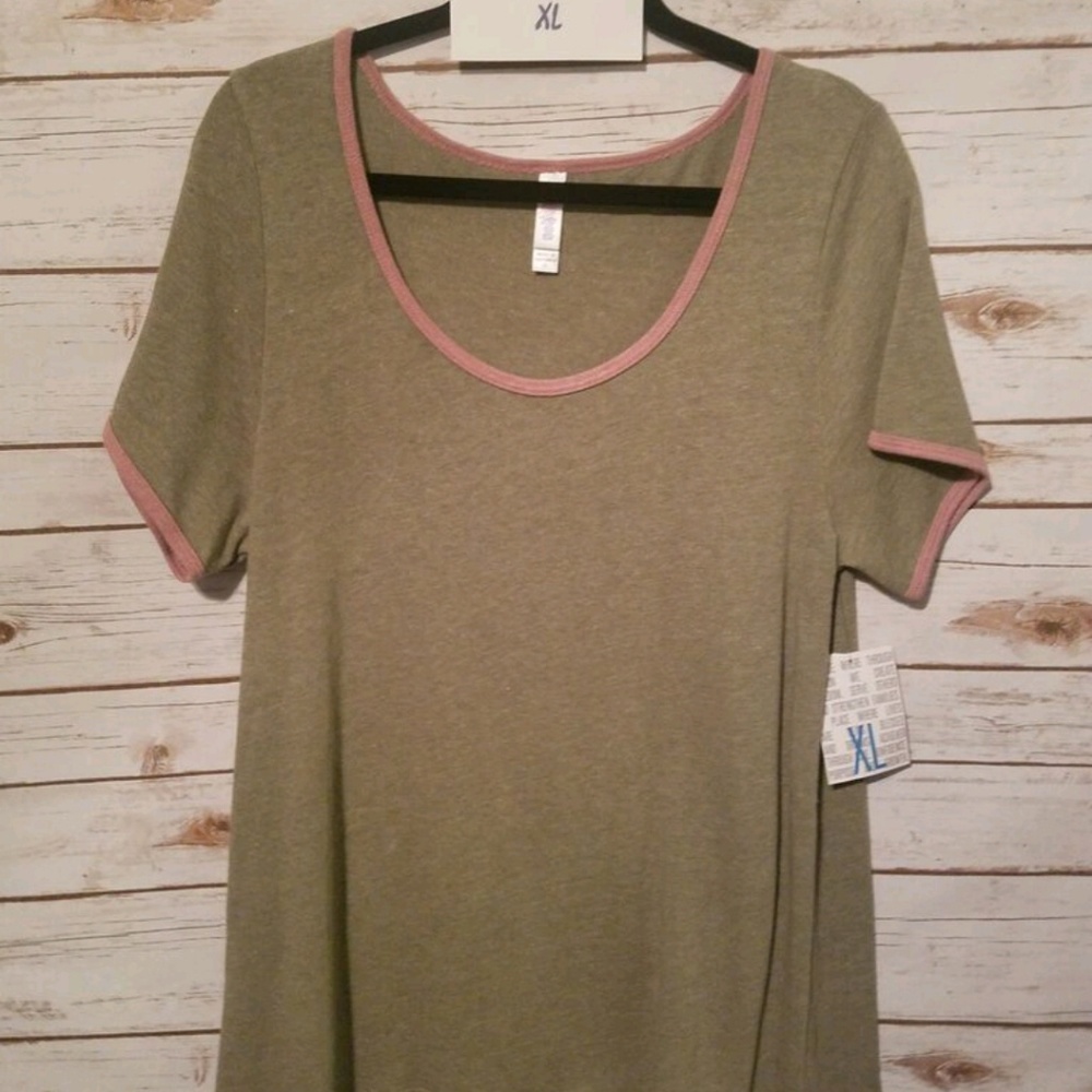 Lularoe Classic T Shirt NWT